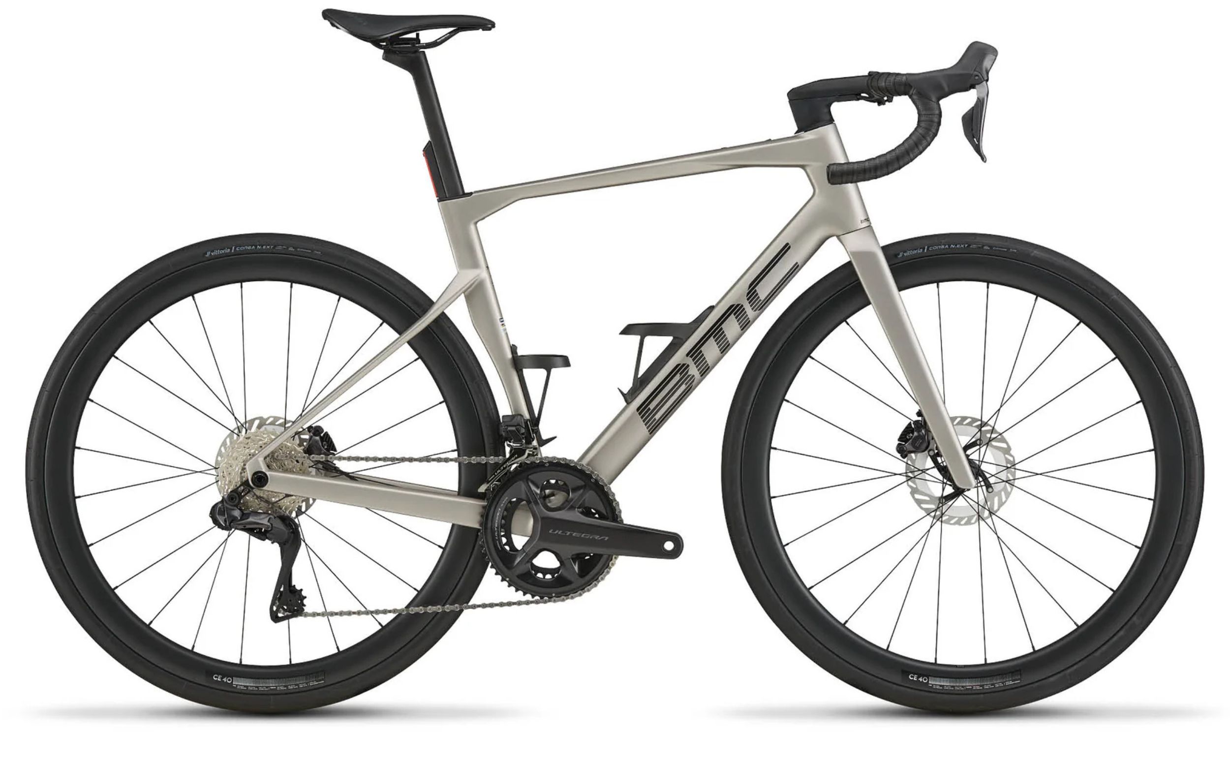 BMC-Roadmachine-01-Three-silver-Seitenansicht-rechts.jpg BMC Roadmachine 01 Three Shimano Ultegra Di2 – Bild 1